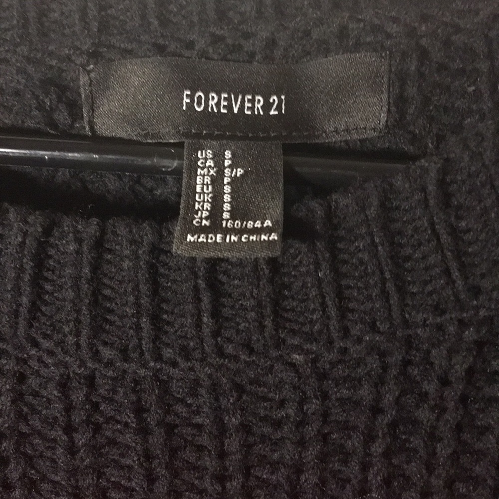 Sweater 🌹 - Picture 2 of 2